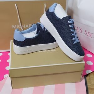 Michael kors sneaker woman size 7.5 us